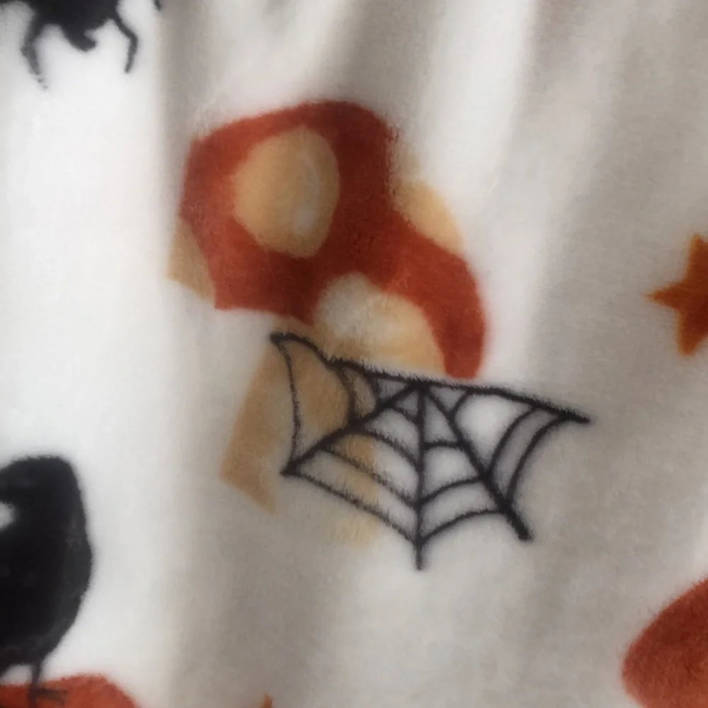 Deco HALLOWEEN Plush Throw Blanket - Pumpkins, Mushrooms, Spiders